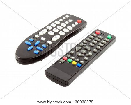 Control remoto de TV sobre un fondo blanco