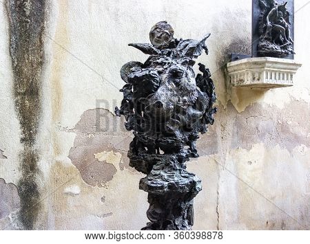 Verona, Italy, September 26, 2015 : Exhibit In The Courtyard Of The Place Called Juliet Tomb - Tomba