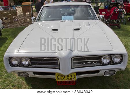 1969 Pontiac Gto přední pohled