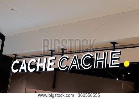 Bordeaux , Aquitaine / France - 01 15 2020 : Cache Cache Shop Sign Logo Cache-cache Store Fashion Tr