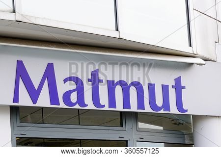 Bordeaux , Aquitaine / France - 10 28 2019 : Matmut Logo Sign Office Store Building Shop