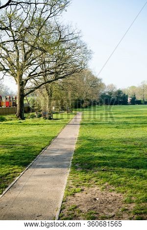 Sandhurst, United Kingdom, 9th April 2020:- Sandhurst Memorial Park Empty Of People During The Covid