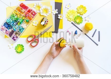 Little Bee Crafts. Children's Hands Are Creative Work.