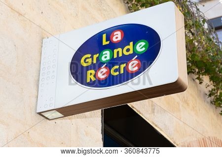 Bordeaux, Aquitaine / France - March 22 2019 : Shop Sign La Grande Recree In Ludendo Group Is A Fren
