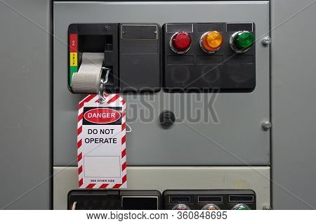 Red, White Lock Out & Tag Out For Lock Station,machine - Specific Or Switch Gear Roomd Evices And Sa