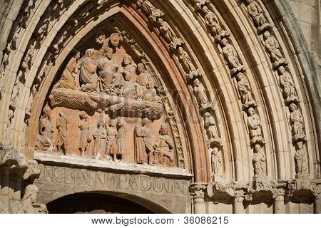 Tympanon der Kirche San Esteban, Burgos. Spanien