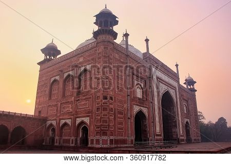 View Of Jawab At Sunrise In Taj Mahal Complex, Agra, Uttar Pradesh, India. Jawab Was Built For Symme