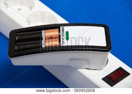 Charger With Two Lithium-ion Aa Aaa Batteries Inserted Into The Charger