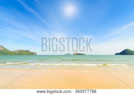 The Bay Of Ao Manao Beach At Prachuap Khiri Khan Province, Thailand The Bay Of Ao Manao Beach At Pra