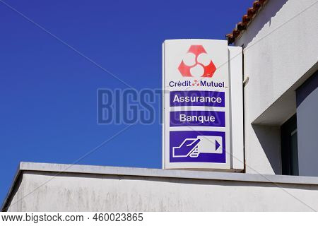 Bordeaux , Aquitaine  France - 08 15 2022 : Credit Mutuel Sign Brand And Text Logo Bank Insurance Ag