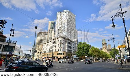 Berlin, Germany. 16 August 2022. A Bustling City, A Street Of A Great Metropolis.the Luxury Shopping