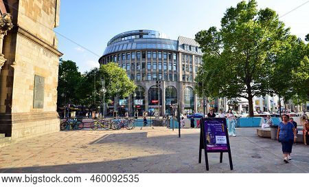 Berlin, Germany. 16 August 2022. A Bustling City, A Street Of A Great Metropolis.the Luxury Shopping