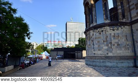 Berlin, Germany. 16 August 2022. A Bustling City, A Street Of A Great Metropolis.the Luxury Shopping