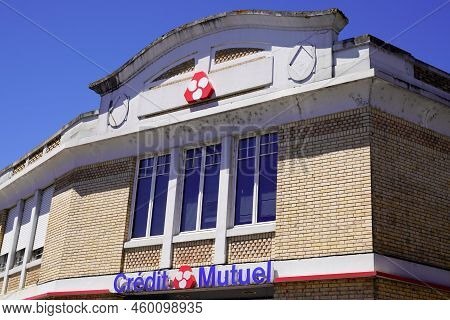 Bordeaux , Aquitaine  France - 08 15 2022 : Credit Mutuel Wall Entrance French Sign Text Bank Logo B