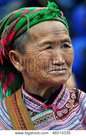 Vietnamských venkovských lidí na místním trhu v Bac Ha, Sa Pa, Vietnam