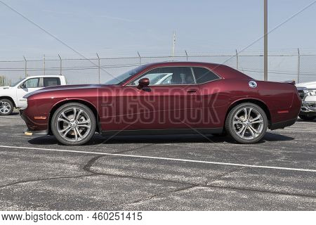 Bunker Hill - Circa August 2022: Dodge Challenger Display. Stellantis Offers The Challenger In Sxt, 