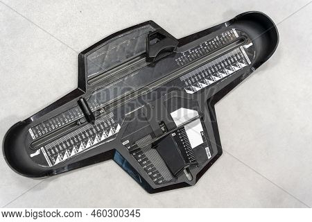 Measuring Shoe Size. Device For Determining The Length Of The Foot