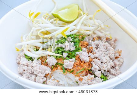 ก๋วยเตี๋ยวแห้ง