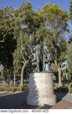 San Francisco, Usa - May 18, 2022:  Statue To Honor The Brave Men At The Fire Department, Erected In