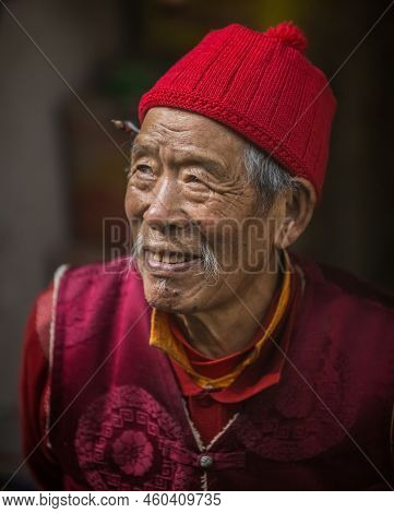Very Old Man Menr Portrait With Emotions. Grandfather Happy And Smiling. Close-up Of A Pensive Old M