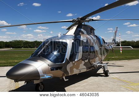 Helicóptero de camuflaje
