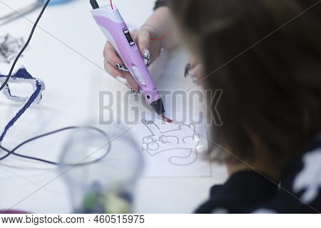 Syktyvkar, Komi, Russia, August 28, 2022.3 D Drawing Pen. Children Use A 3 D Pen To Draw.
