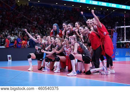 Ankara, Turkiye - June 04, 2022: Turkiye Players Posing After Bulgaria Vnl Pool Match In Ankara Aren