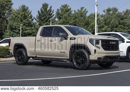 Kokomo - Circa August 2022: Gmc Sierra 1500 Elevation Display. The Gmc Sierra 1500 Is Available In A