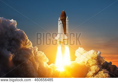 Spaceship Lift Off. Space Shuttle With Smoke And Blast Takes Off Into Space On A Background Of Sunse