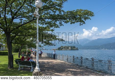 Stresa, Italy - August 15, 2018: Promenade In Stresa On Lake Maggiore, With Isola Bella In The Backg