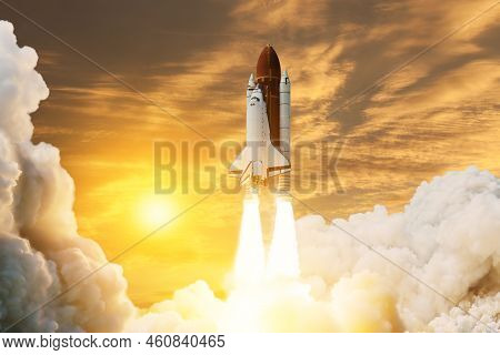Spaceship Lift Off. Space Shuttle With Smoke And Blast Takes Off Into Space On A Background Of Sunse