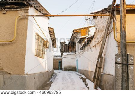 Tashkent, Uzbekistan. December 2020. Traditional National Mahali Houses Of The Old Town In Winter