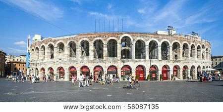 Persone all'Arena di Verona