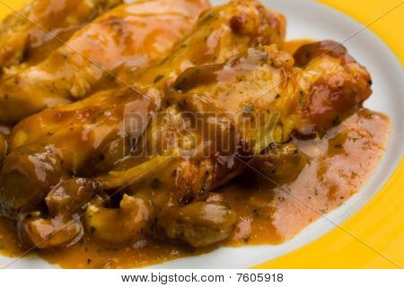 Delicious, smerlato petto di pollo e castagne con salsa di panna