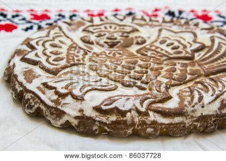 Gingerbread printed in white towels with hand-embroidered
