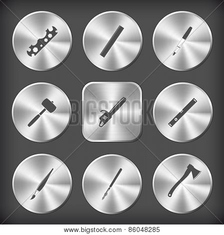 Angularly set. Raster round and square steel buttons.