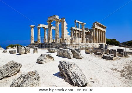 Ruiny chrámu na ostrově Aegina, Řecko
