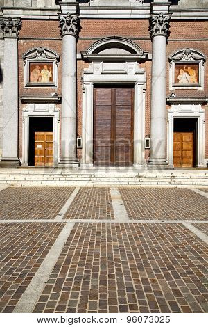 Italy  Lombardy In The Somma Lombardo   Closed Brick Tower Step    Wall