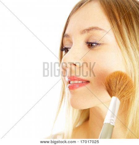 Pige på en hvid baggrund. Make-up.