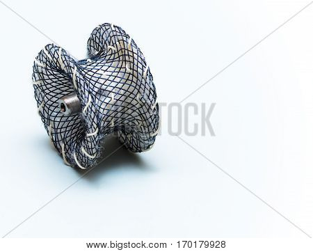 intracardiac occluding device for closing septal defects
