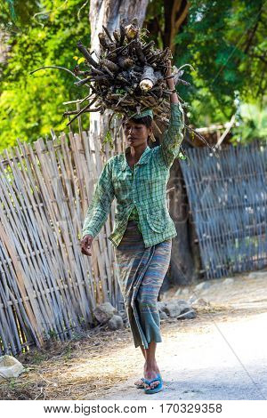 CHAUNG-U, MYANMAR - DECEMBER 01, 2016 : burmesse farmer woman walking on the road near Monywa