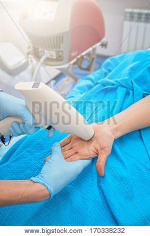 Procedure for palm against hyperhidrosis