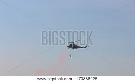 exposition is fast-lope are leave helicopter .