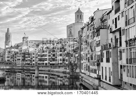Girona (Gerona Catalunya Spain): ol houses along the Onyant river. Black and white