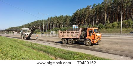 RUSSIA, YEKATERINBURG - AUGUST 19, 2016: Road workers are repairing the roads in Yekaterinburg