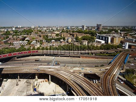 vue sur la ville avec jonction occupé et infrastructure