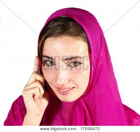 giovane bella ragazza araba con il cellulare