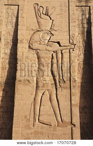 frise af Horus i hans tempel i Edfou i øvre Egypten
