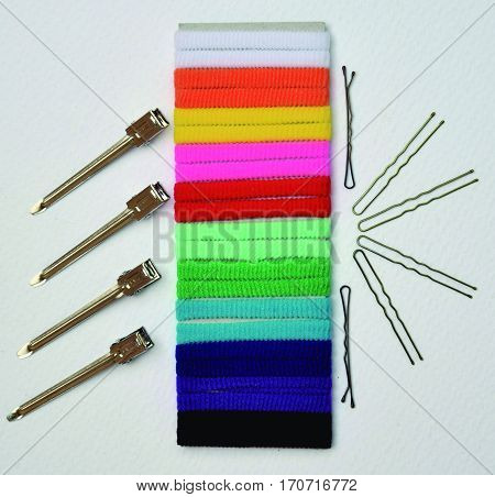 Hair clips and rubbers.
Clips and gums for hair.