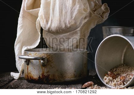 Making Non-dairy Almond Milk